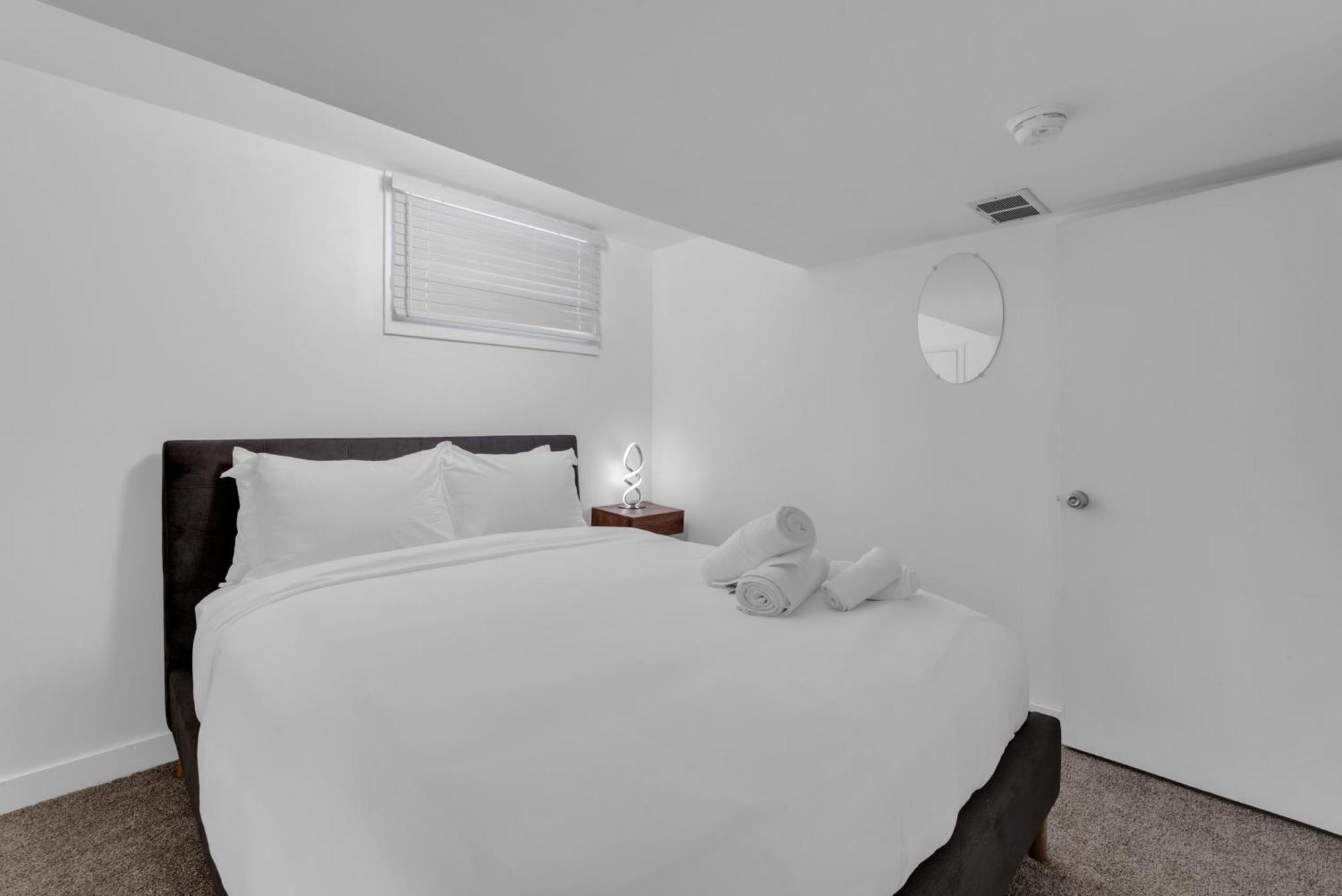 Luxury Suite, Steps To Dt, River, Hospital * Calgary