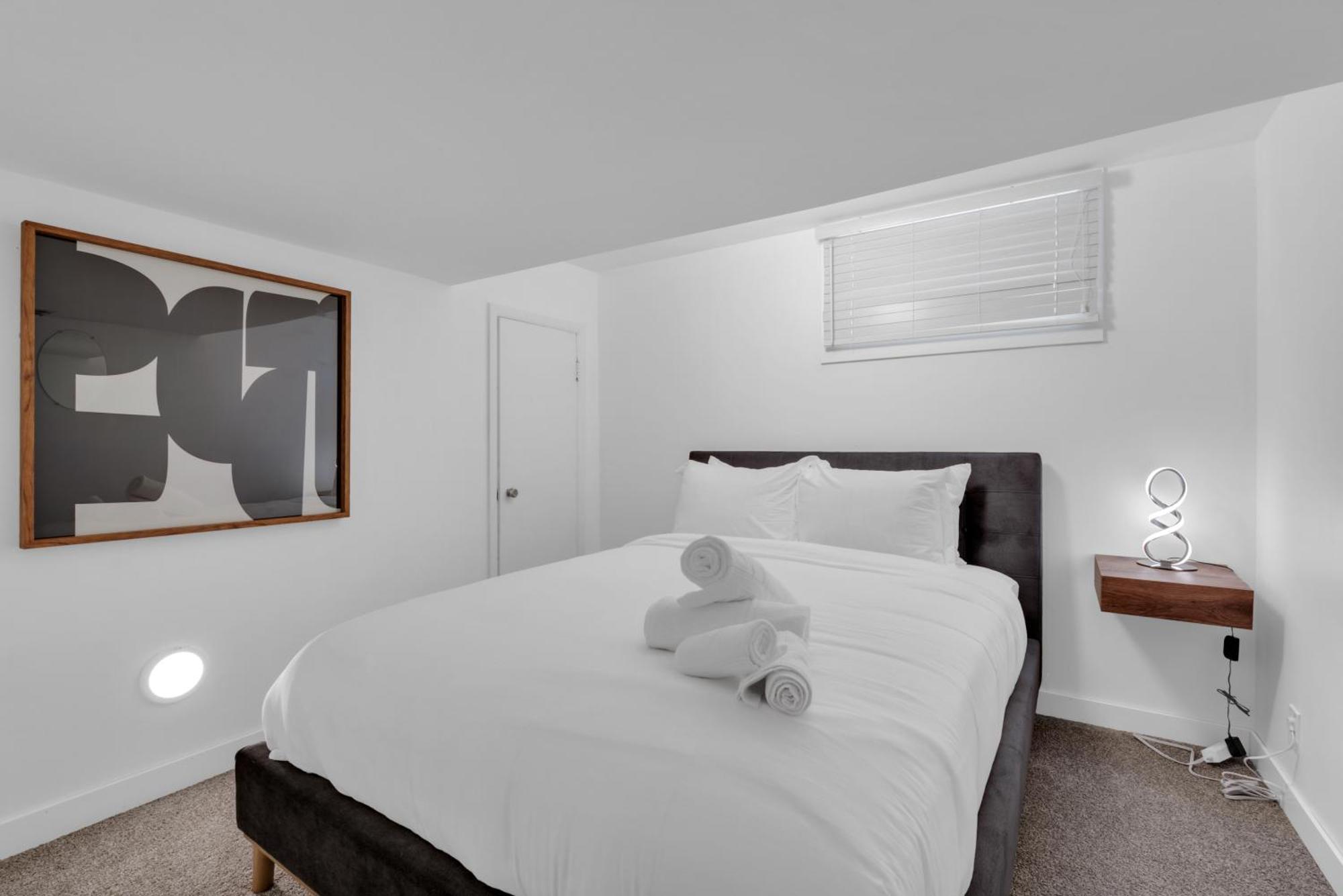Luxury Suite, Steps To Dt, River, Hospital * Calgary